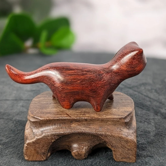 Wooden hand carved cat statue figurine long lanky kitty cherry wood color - Picture 4 of 8